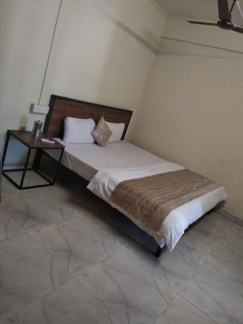 Hotel Sarika Murbād Exterior foto